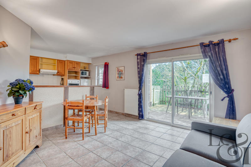 Maison - 1 600 m² - 40 pièces