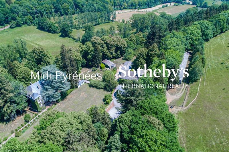 Manoir - 1 000 m² - 28 pièces