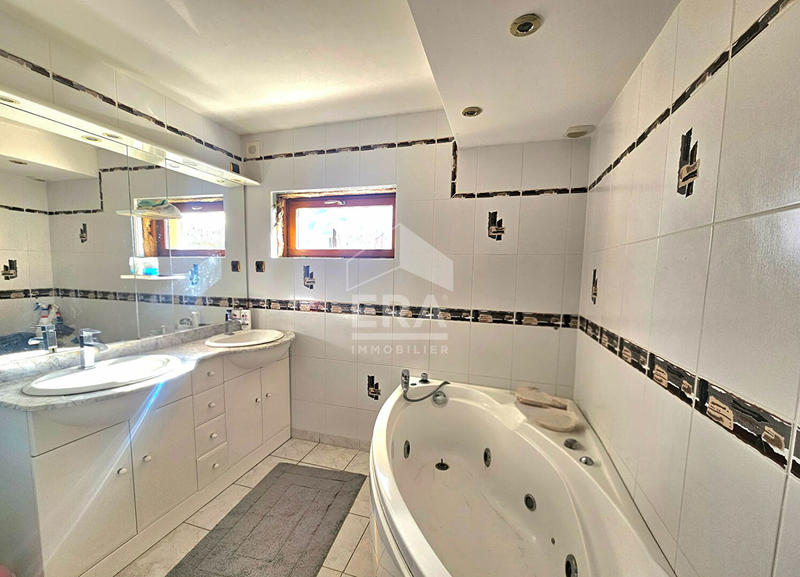 Maison - 155 m² - 8 pièces