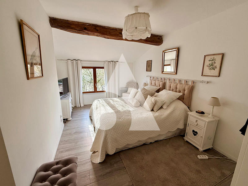 Maison - 320 m² - 8 pièces