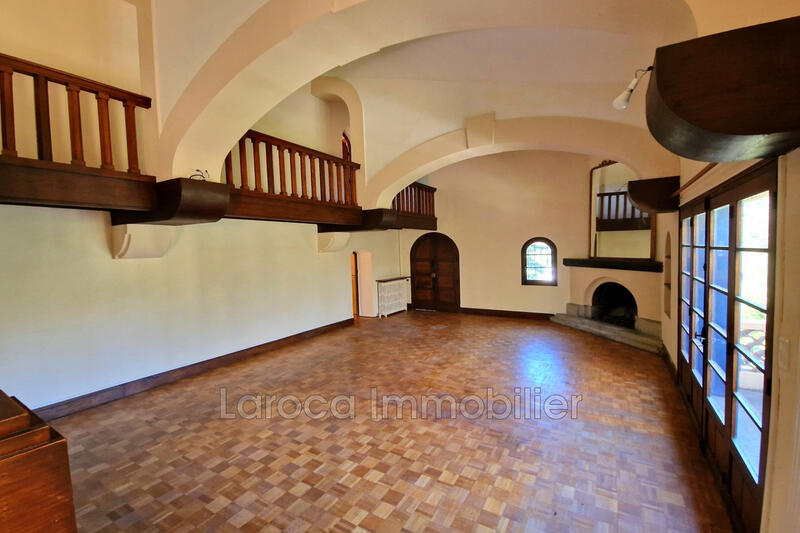 Maison - 237 m² - 9 pièces