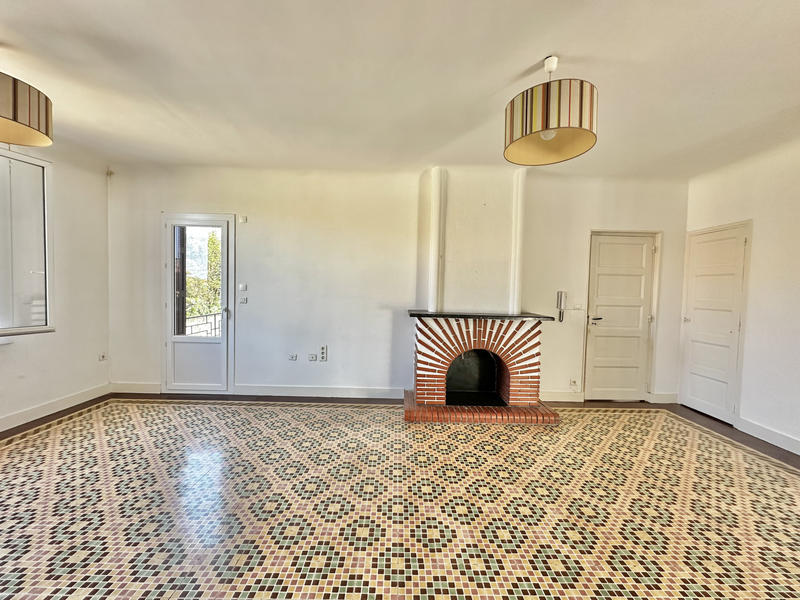 Maison - 208 m² - 9 pièces