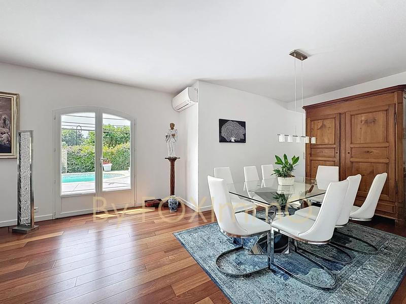 Maison - 230 m² - 6 pièces