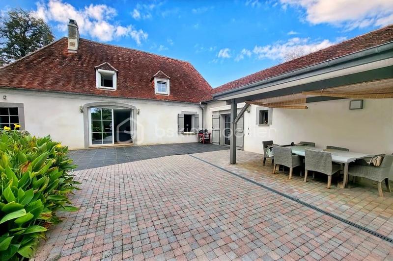 Maison traditionnelle - 177 m² - 7 pièces