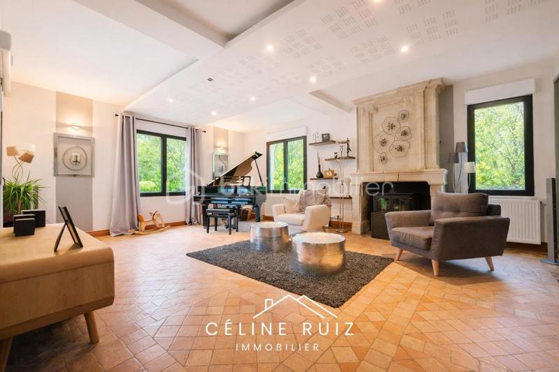 Propriété - 255 m² - 8 pièces