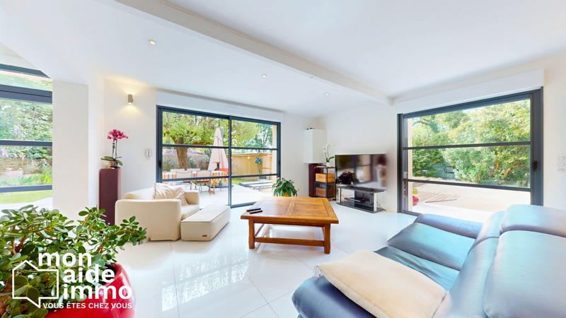 Maison - 180 m² - 7 pièces