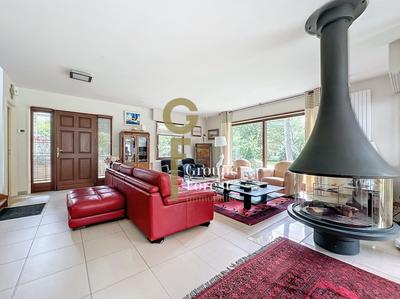 Maison - 167 m² - 6 pièces