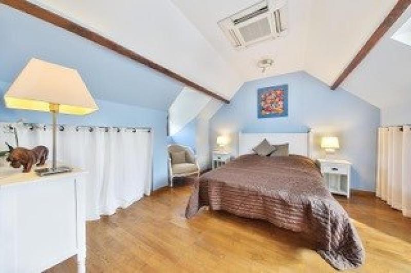 Maison - 335 m² - 12 pièces