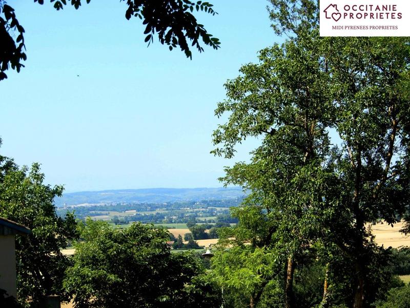 Demeure - 303 m² - 10 pièces