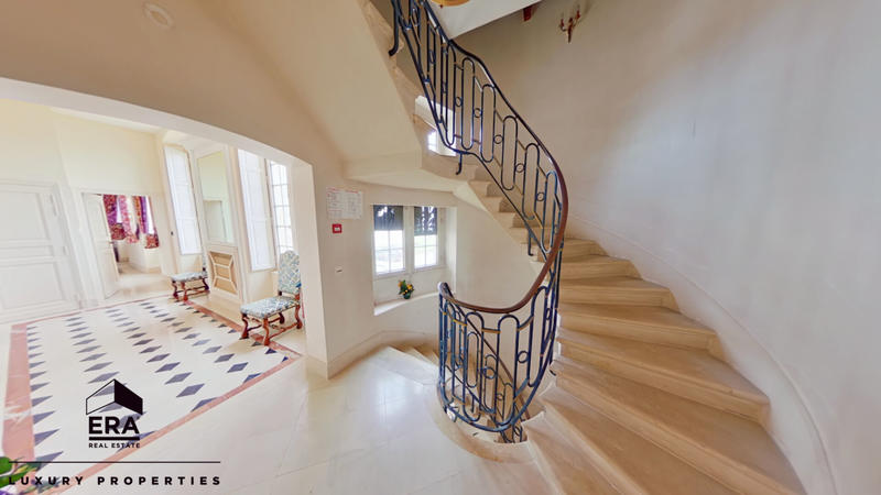 Château - 600 m² - 15 pièces