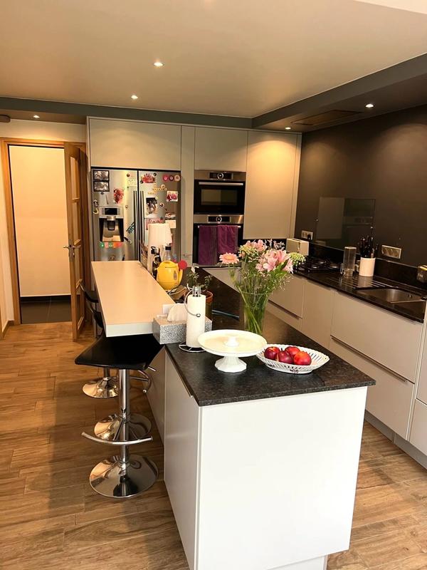 Maison - 300 m² - 9 pièces