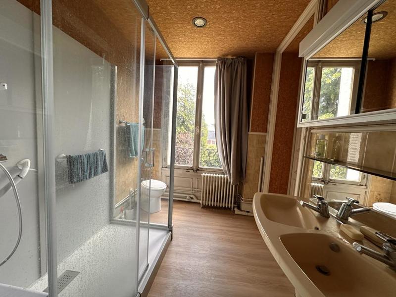 Appartement ancien - 242 m² - 7 pièces