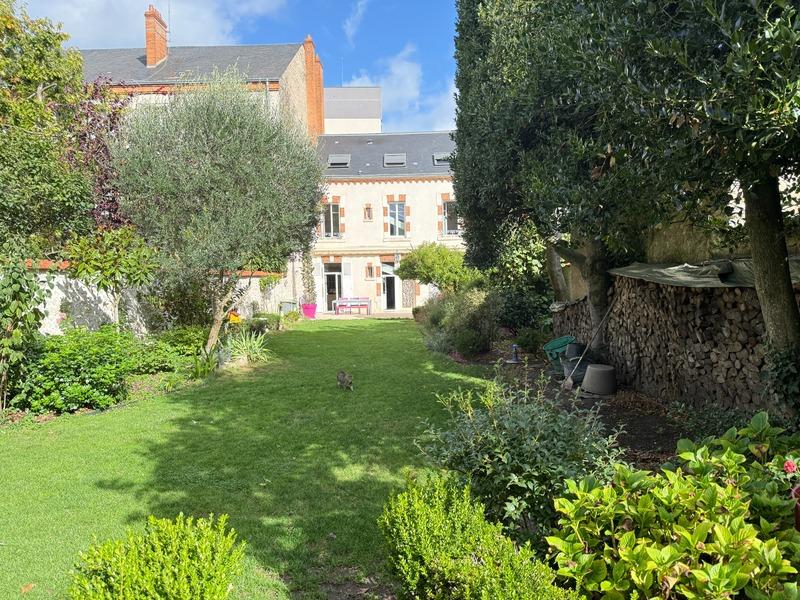 Maison - 220 m² - 9 pièces