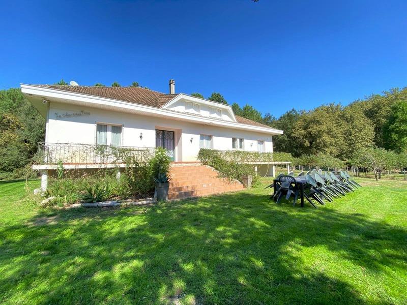 Maison - 220 m² - 7 pièces