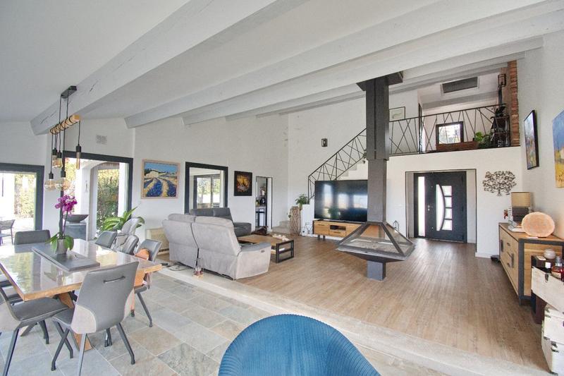 Propriété - 263 m² - 7 pièces