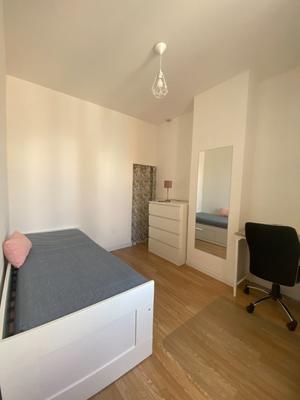 Chambre - 12 m² - 5 pièces