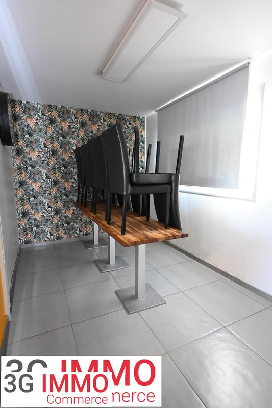 Local commercial - 200 m² - 5 pièces