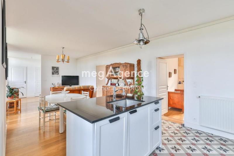 Appartement - 220 m² - 8 pièces