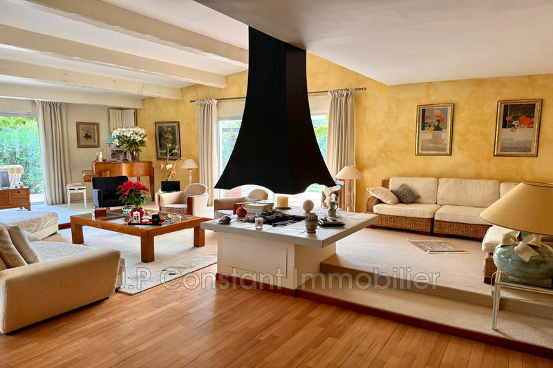 Maison - 260 m² - 6 pièces