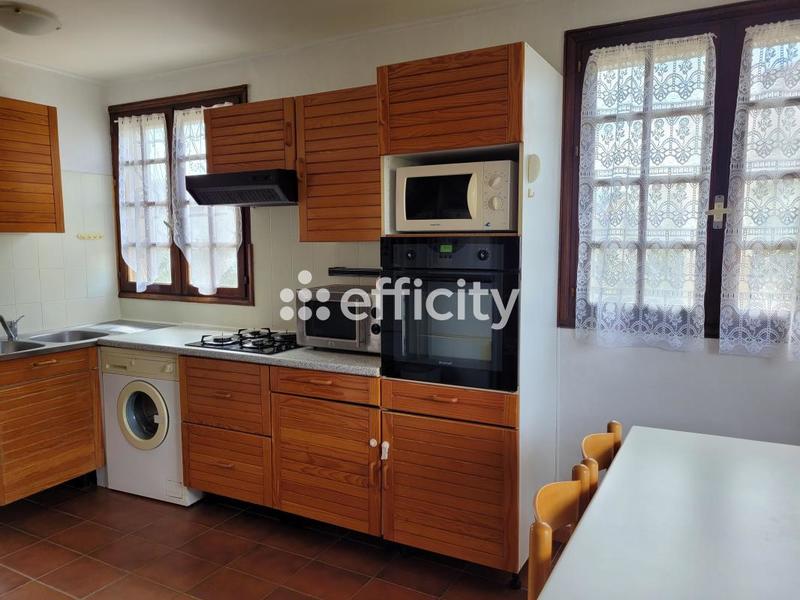 Maison - 260 m² - 12 pièces