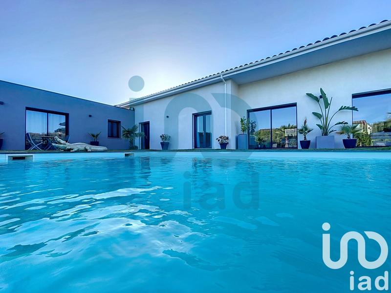 Maison de maîtres - 211 m² - 9 pièces