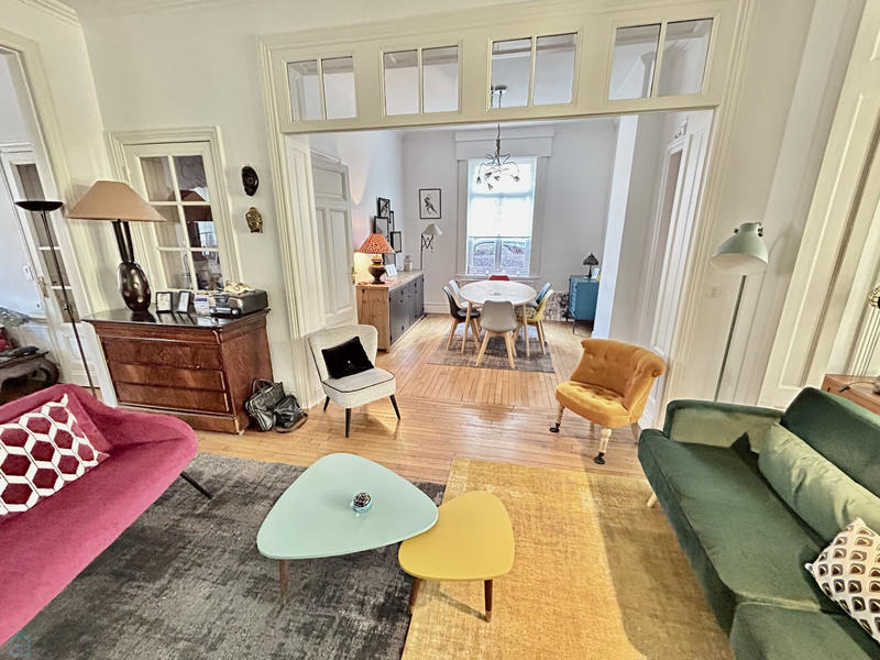 Maison - 235 m² - 12 pièces