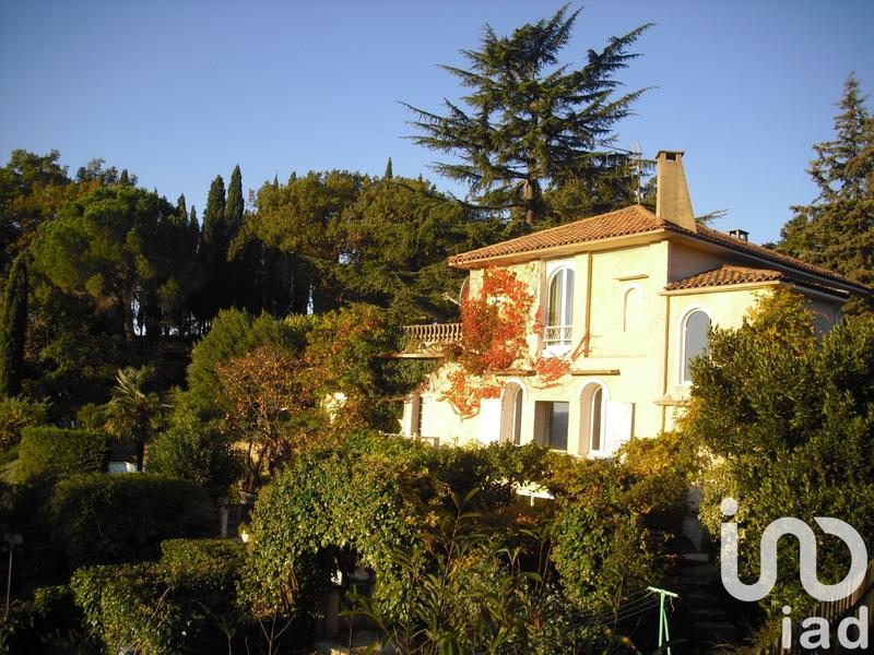 Maison - 240 m² - 10 pièces