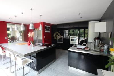 Propriété - 293 m² - 9 pièces