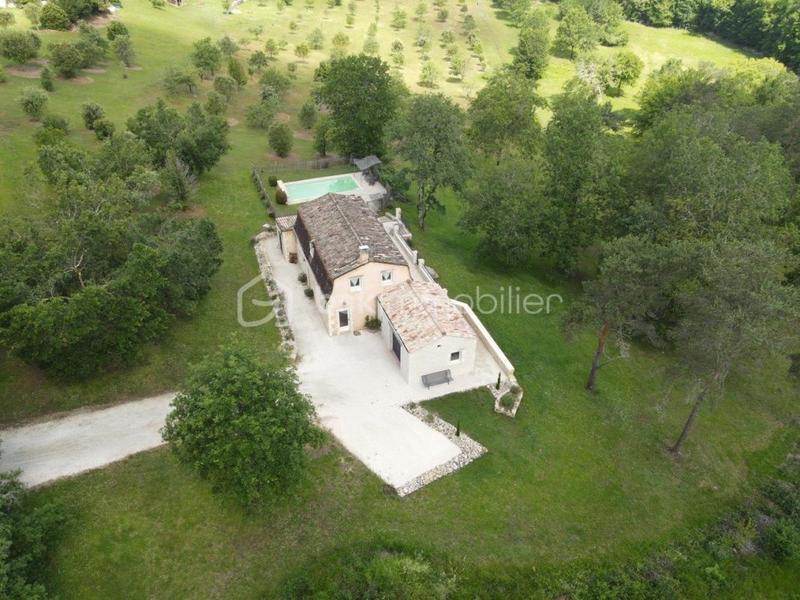 Propriété - 105 m² - 4 pièces