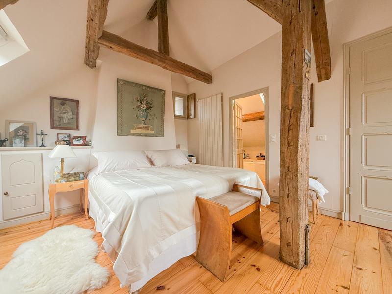 Maison - 280 m² - 10 pièces