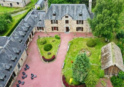 Manoir - 1 359 m² - 26 pièces