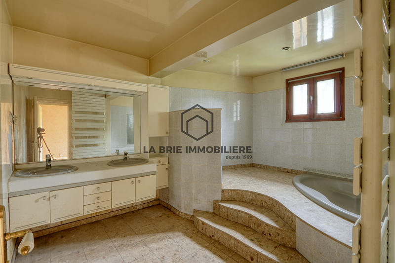 Maison - 179 m² - 6 pièces