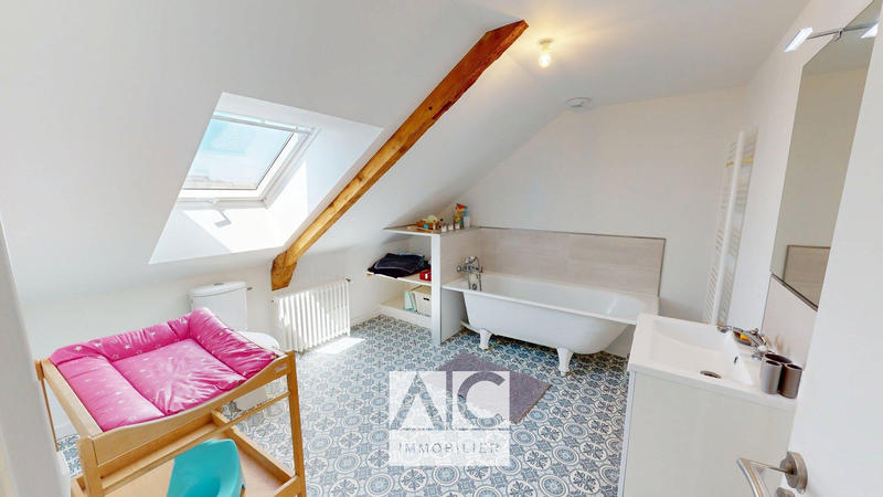 Maison - 225 m² - 11 pièces