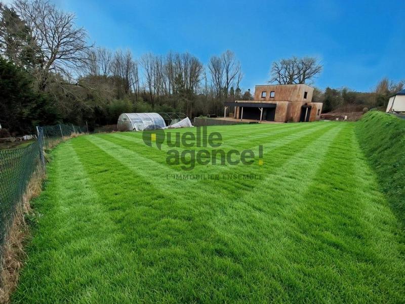 Terrain constructible - 683 m²