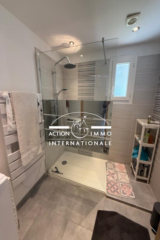 Propriété - 190 m² - 6 pièces