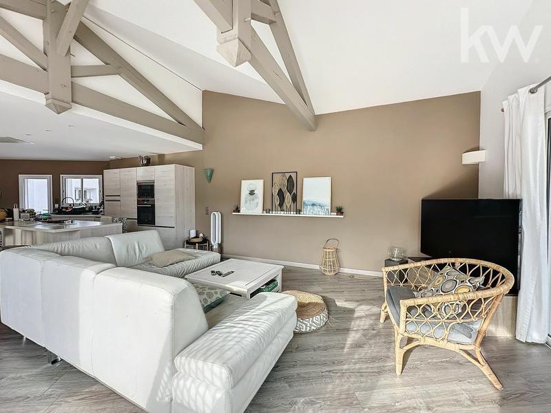 Maison - 220 m² - 6 pièces