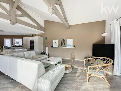 Maison - 220 m² - 6 pièces