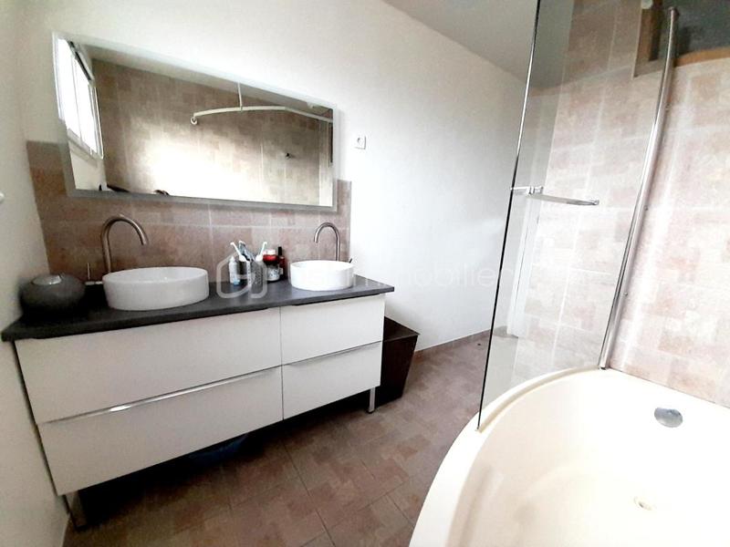 Maison traditionnelle - 183 m² - 7 pièces