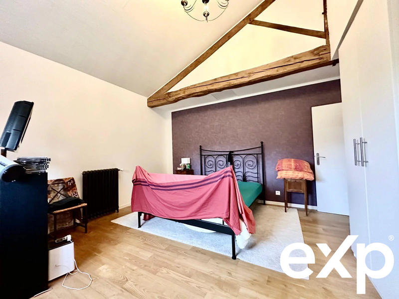 Maison traditionnelle - 219 m² - 9 pièces