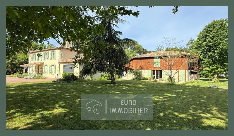 Maison - 323 m² - 8 pièces