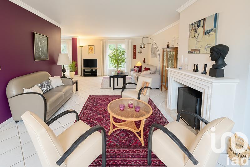 Maison - 214 m² - 8 pièces