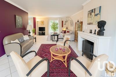 Maison - 214 m² - 8 pièces