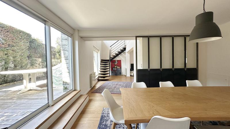 Maison - 221 m² - 7 pièces