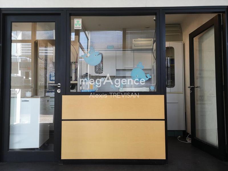 Local commercial - 180 m² - 9 pièces