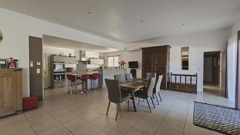 Villa - 196 m² - 6 pièces