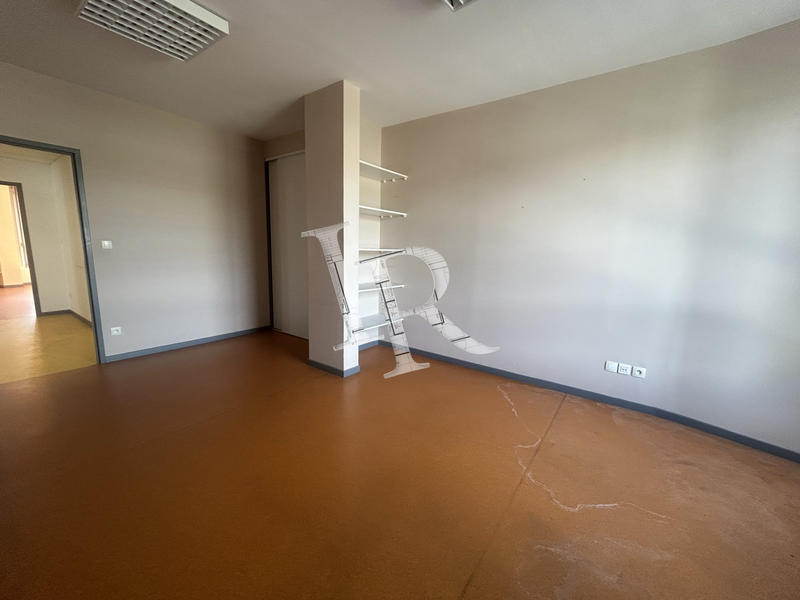 Bureau - 160 m² - 7 pièces