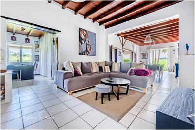 Maison - 250 m² - 8 pièces