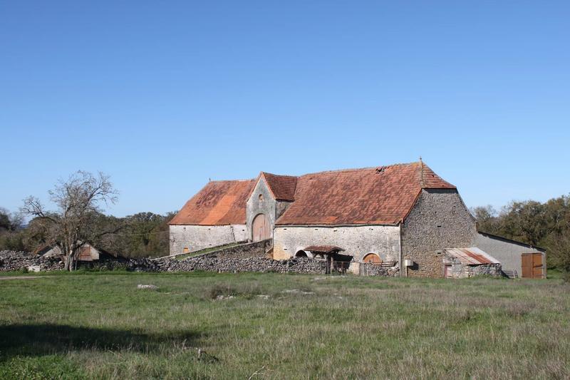 Ferme - 800 m² - 1 pièce