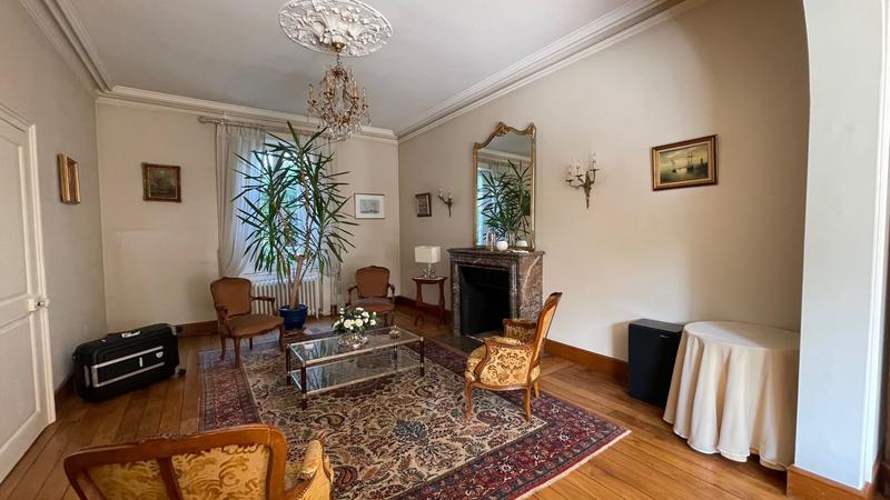 Maison - 210 m² - 11 pièces