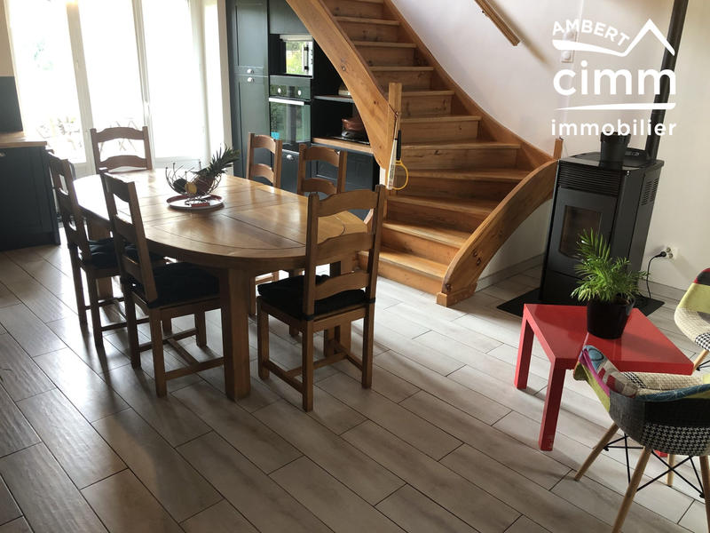 Maison - 122 m² - 8 pièces